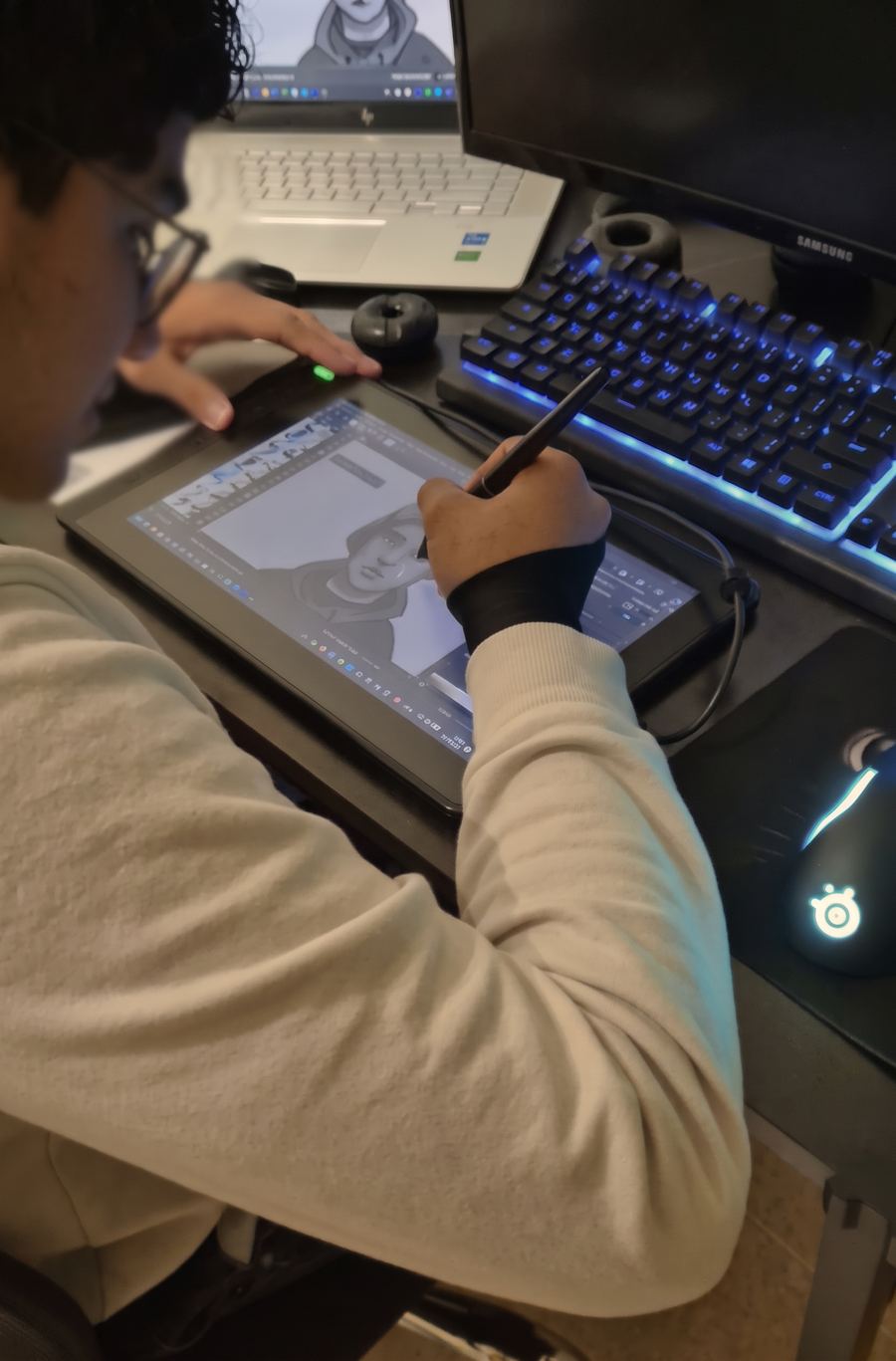 Ilustración digital en proceso sobre tableta gráfica